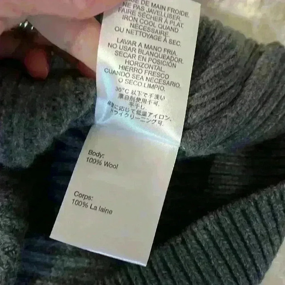 Obermeyer Women's Limber Ski Sweater 100% Wool Size Medium - Picture 10 of 11